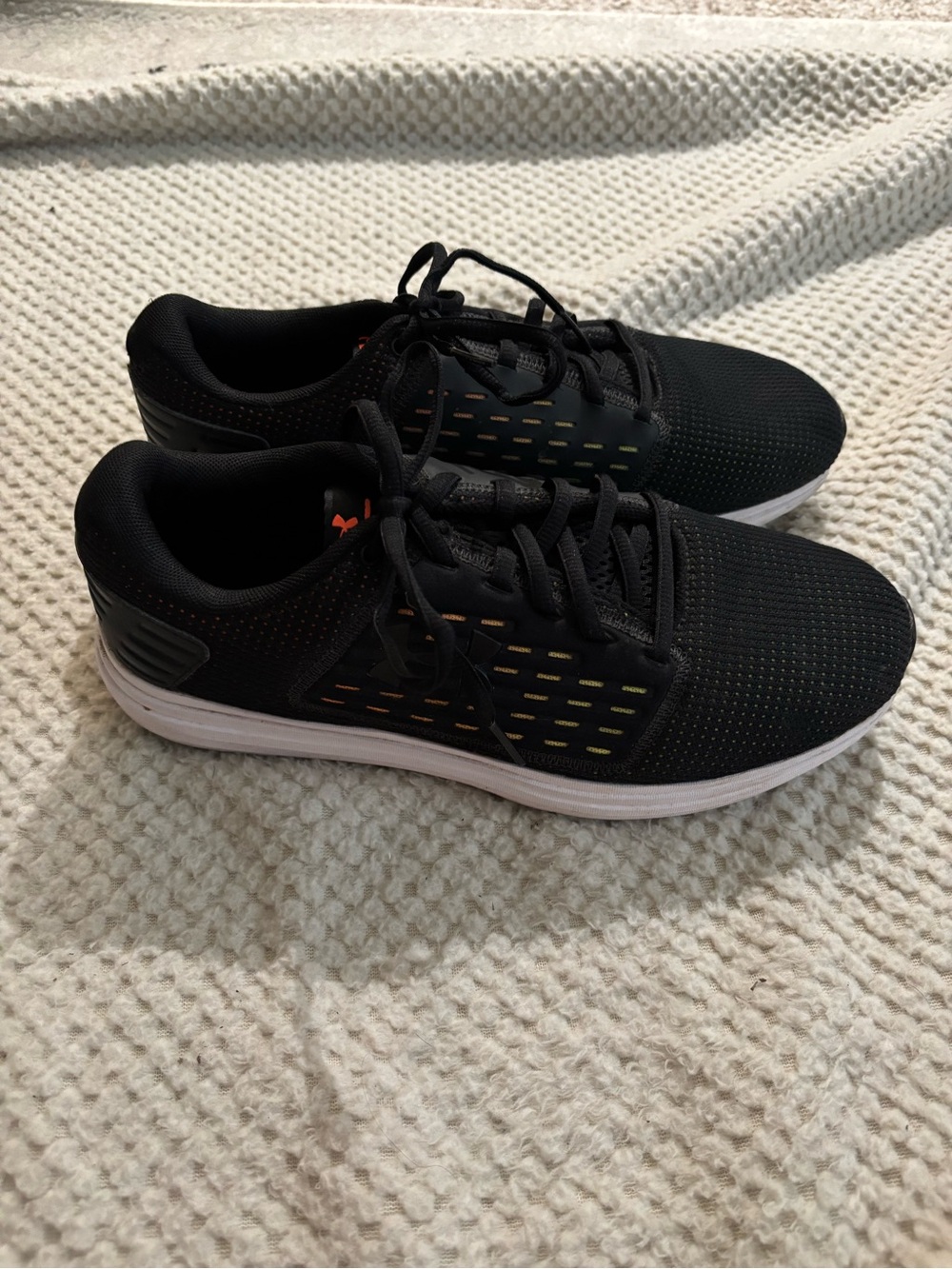 Under Armour Under Armour Surge SE running shoes women’s 8.5 athlete walking